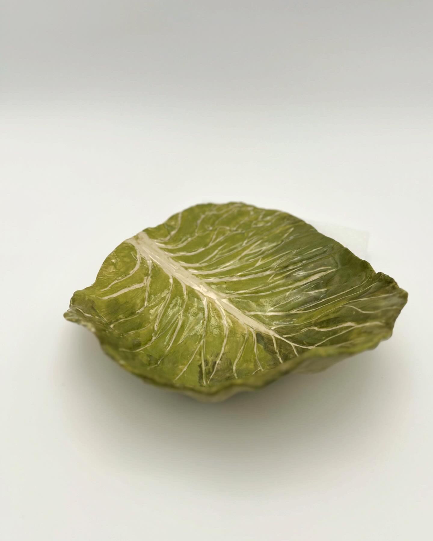 Cabbage leaf plate